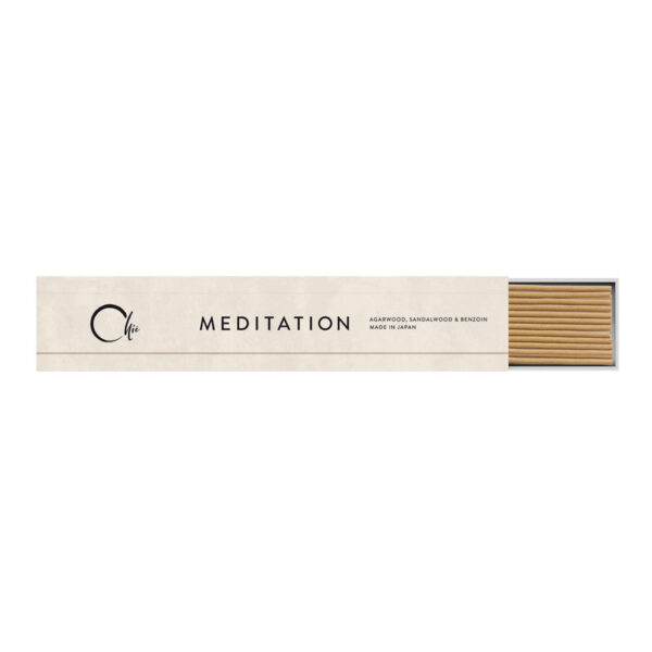 Atidaryta Chie Meditation smilkalų dėžutė, kurioje matomos natūralios agarmedžio, sandalmedžio ir benzoino dervos lazdelės be bambuko šerdies