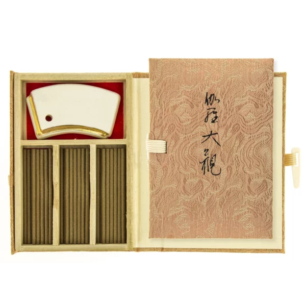 japonisku-smilkalu-rinkinys-kyara-taikan-nippon-kodo Kyara Taikan Premium Aloeswood – Imperatoriški Japoniški Smilkalai (45 lazdelės ir laikiklis)