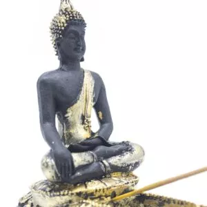 Juodai auksinė smilkalinė su Buda sėdinti statulėlė